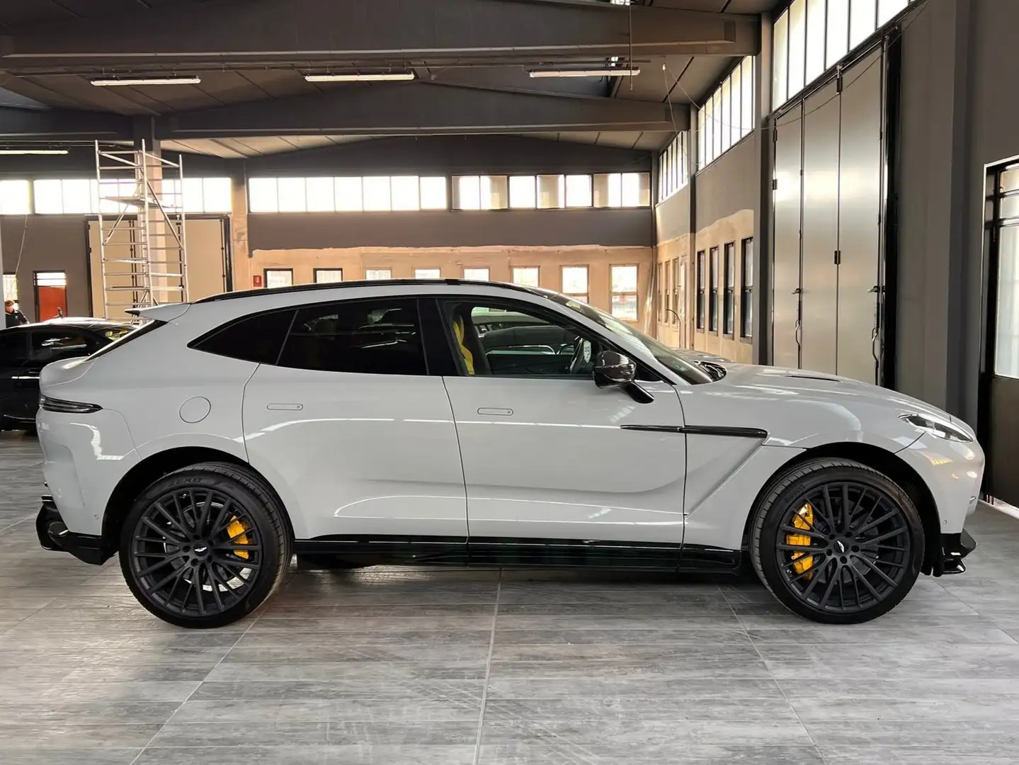 Aston Martin DBX DBX707 4.0 auto Šedá - 1