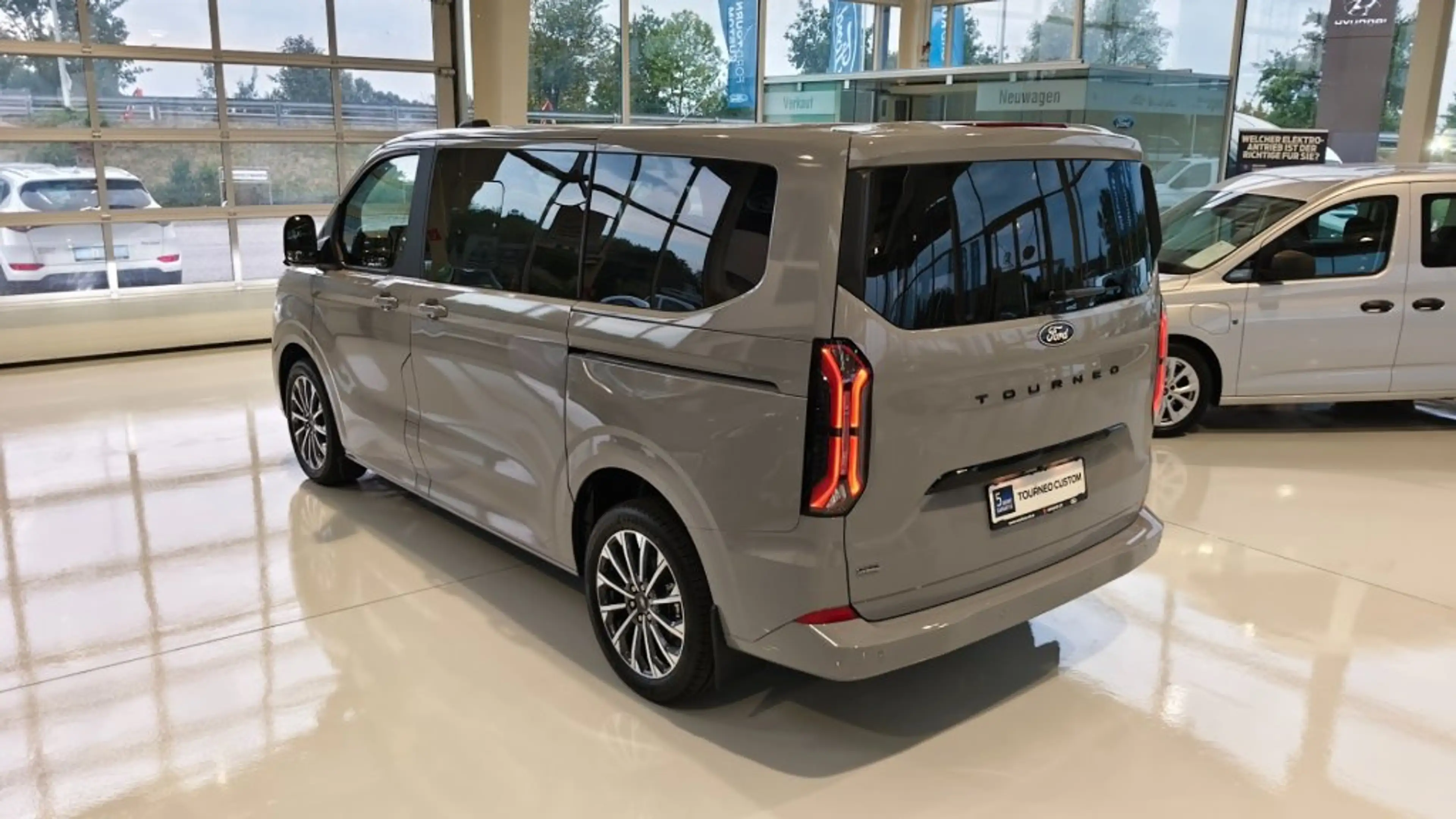 Ford Tourneo Custom Titanium X 340 L1 PHEV Automatik — photo 4