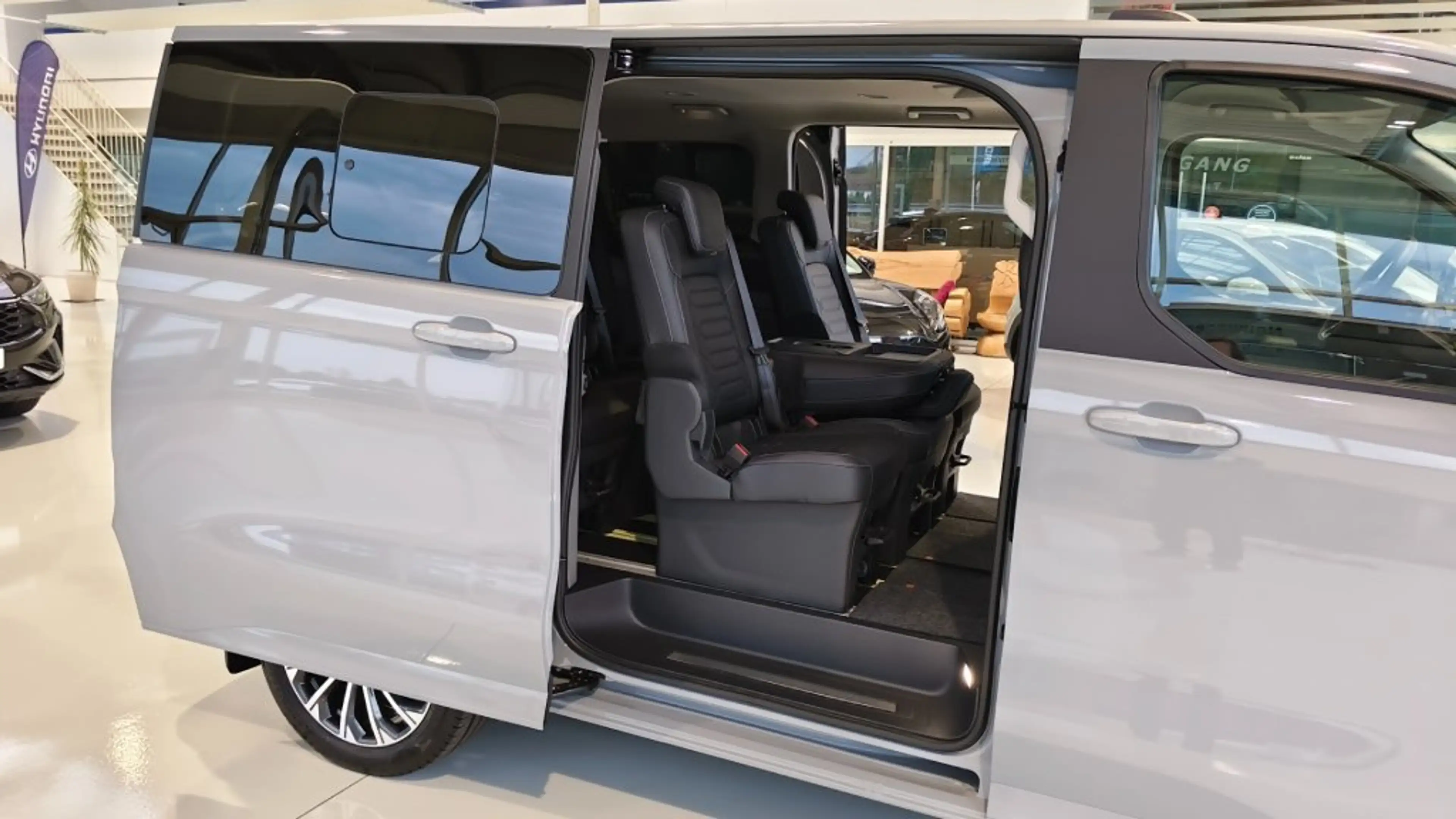 Ford Tourneo Custom Titanium X 340 L1 PHEV Automatik — photo 8