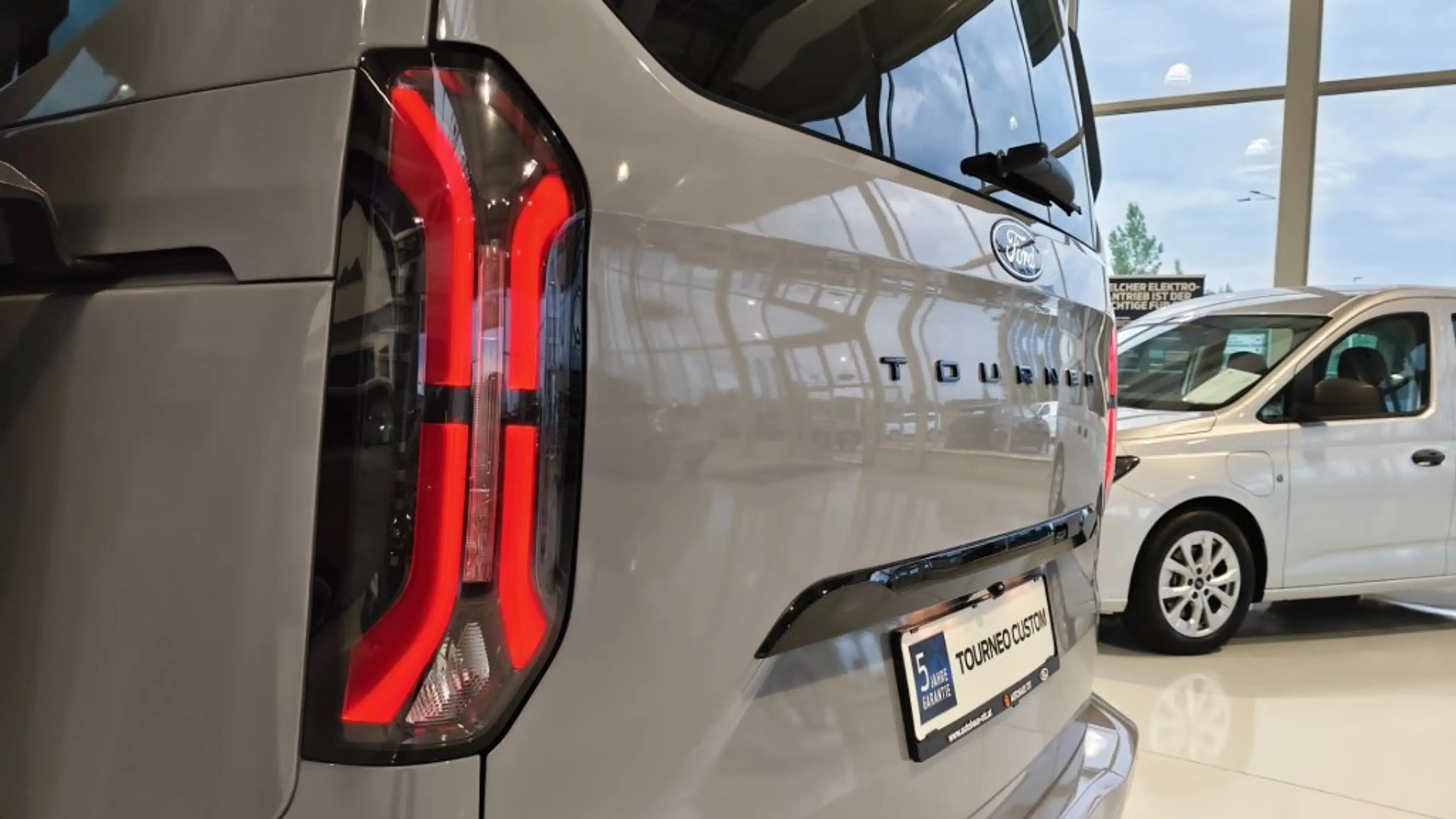 Ford Tourneo Custom Titanium X 340 L1 PHEV Automatik — photo 11
