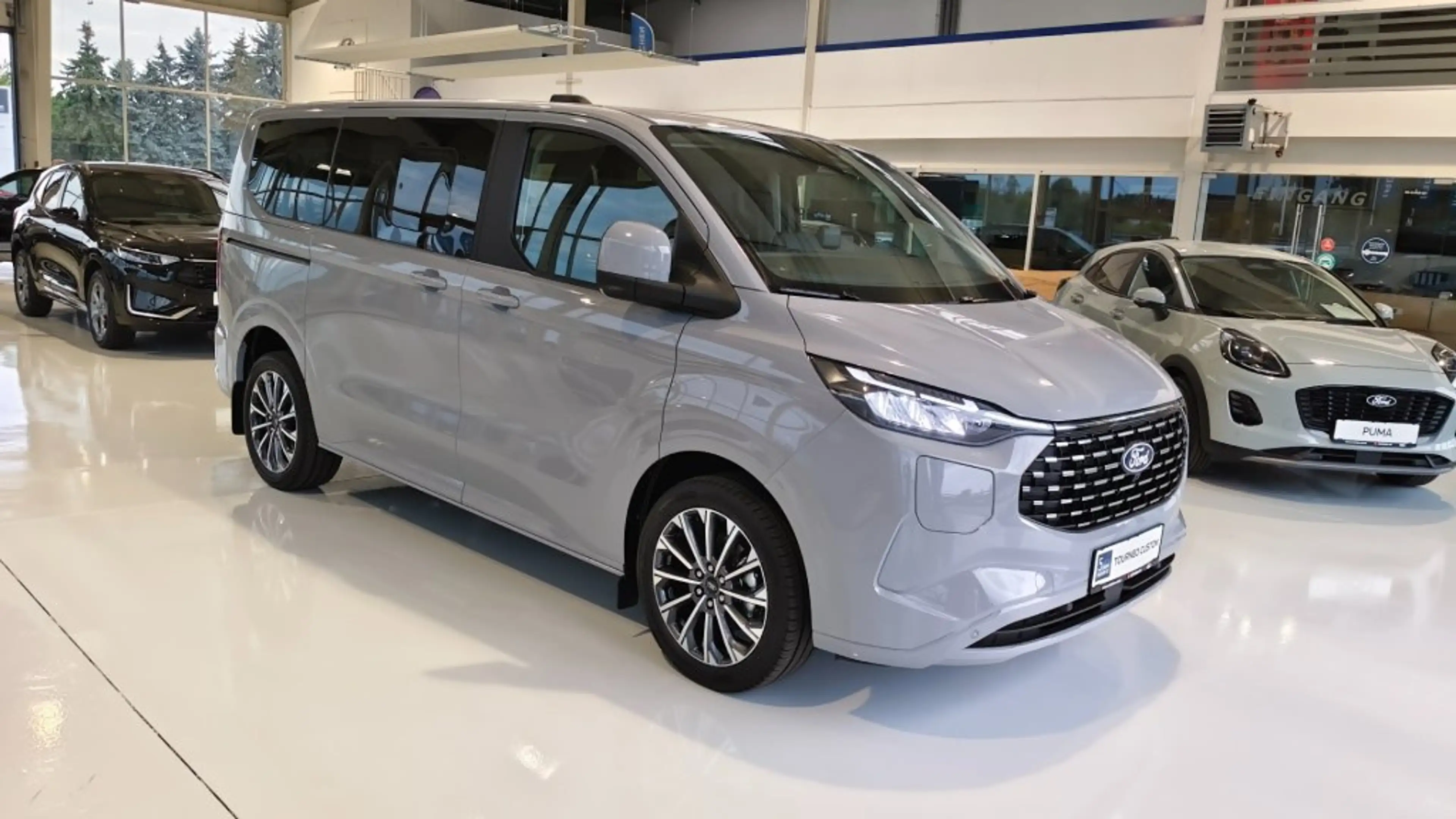 Ford Tourneo Custom Titanium X 340 L1 PHEV Automatik — photo 3