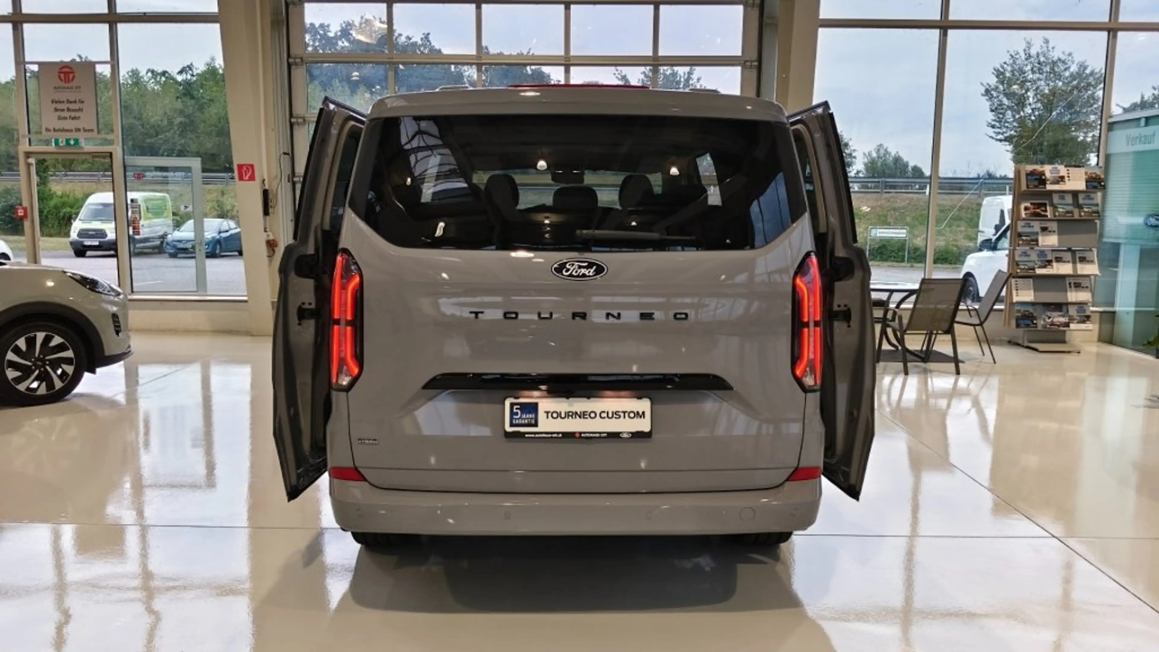 Ford Tourneo Custom Titanium X 340 L1 PHEV Automatik — photo 7