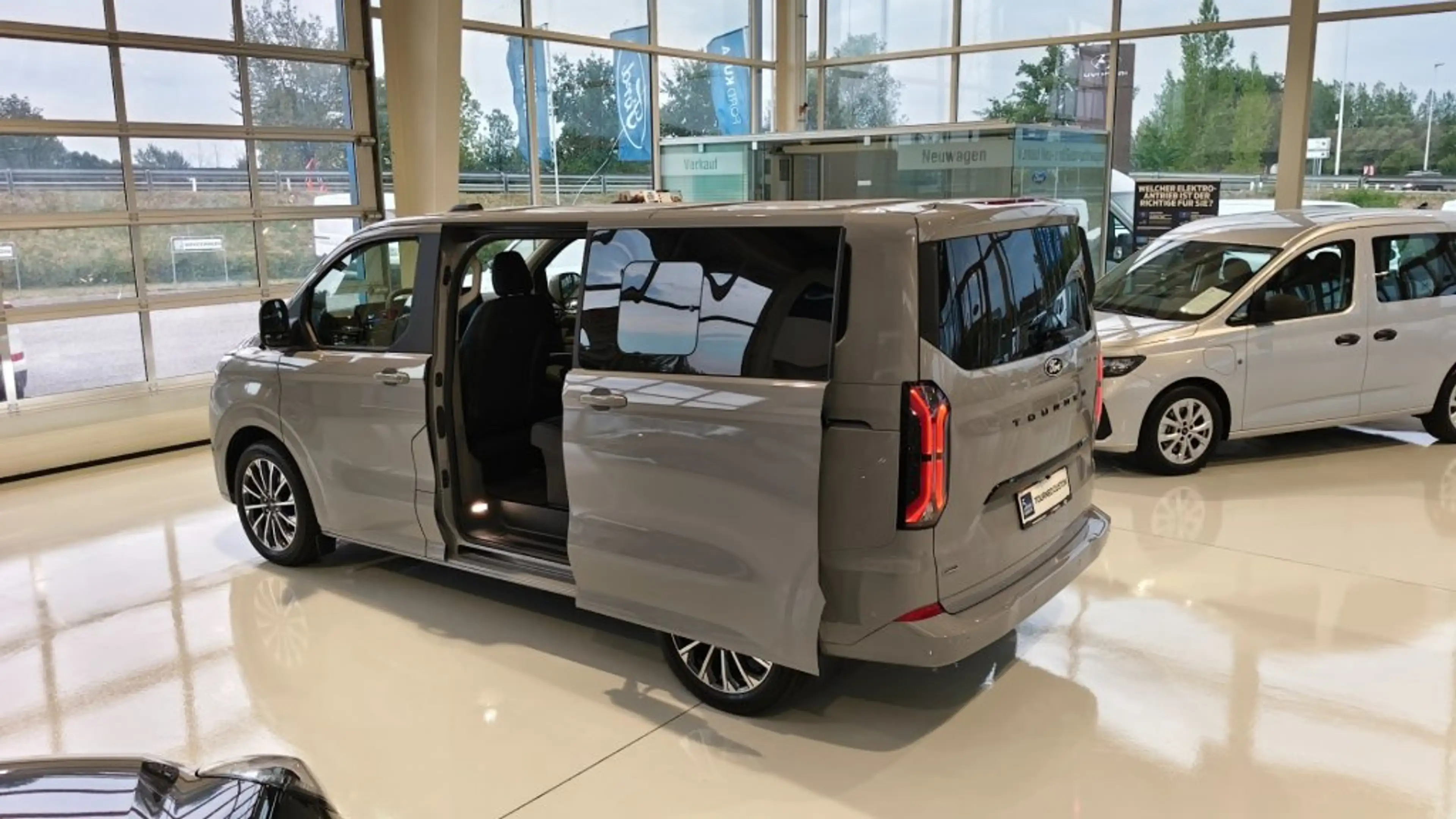 Ford Tourneo Custom Titanium X 340 L1 PHEV Automatik — photo 5