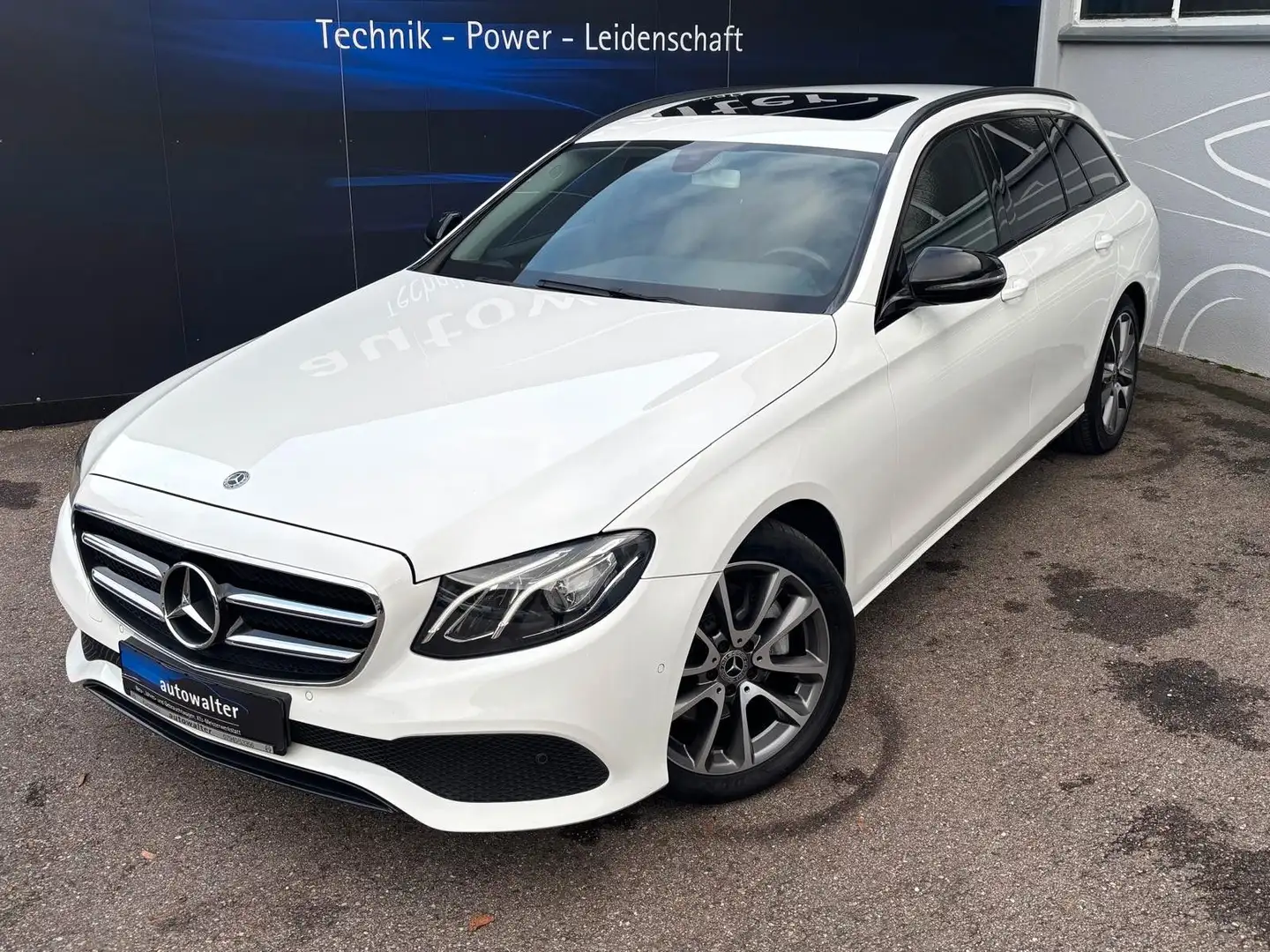 Mercedes-Benz E 220 T d 4Matic,Avantgarde,AHK Schwenkbar Weiß - 2