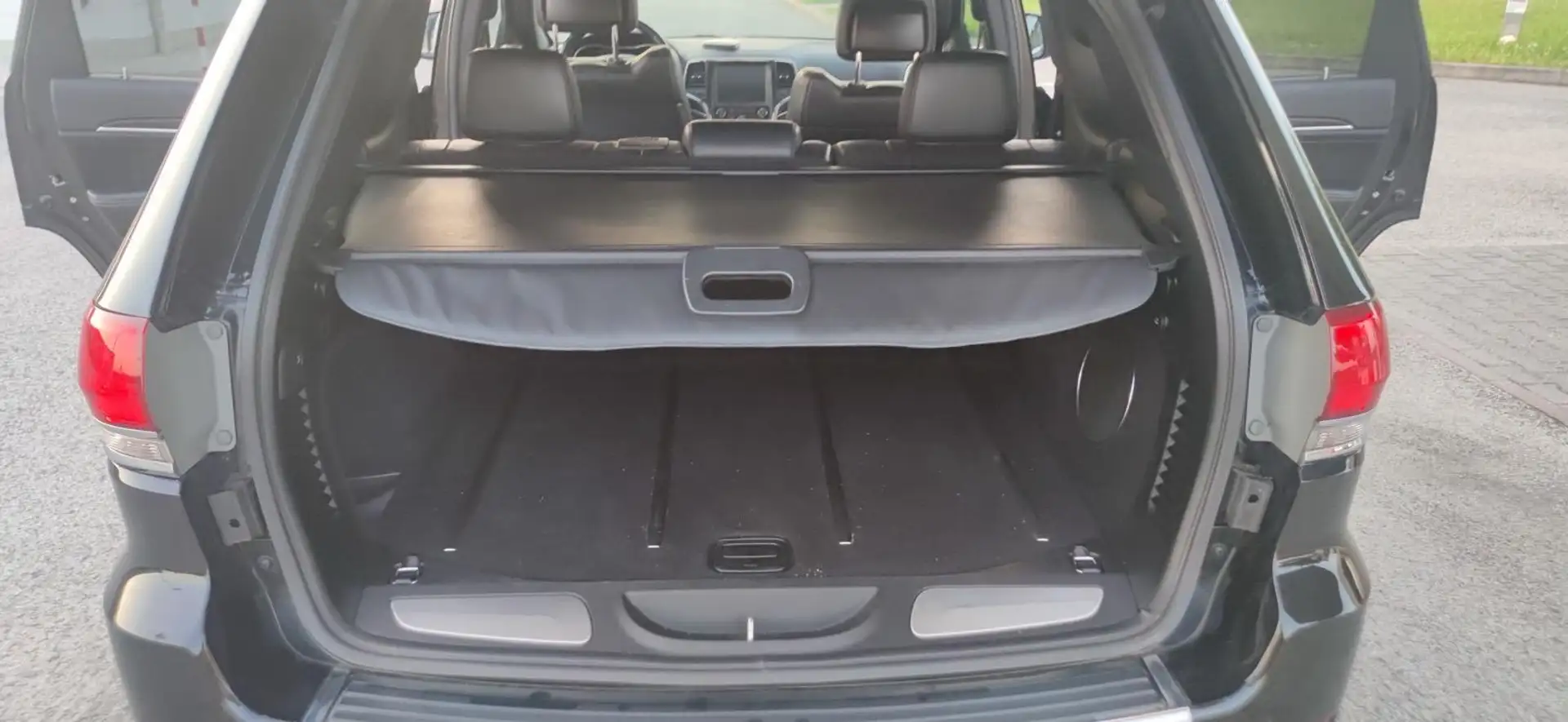 Jeep Grand Cherokee 3.0 crd Laredo auto - 1