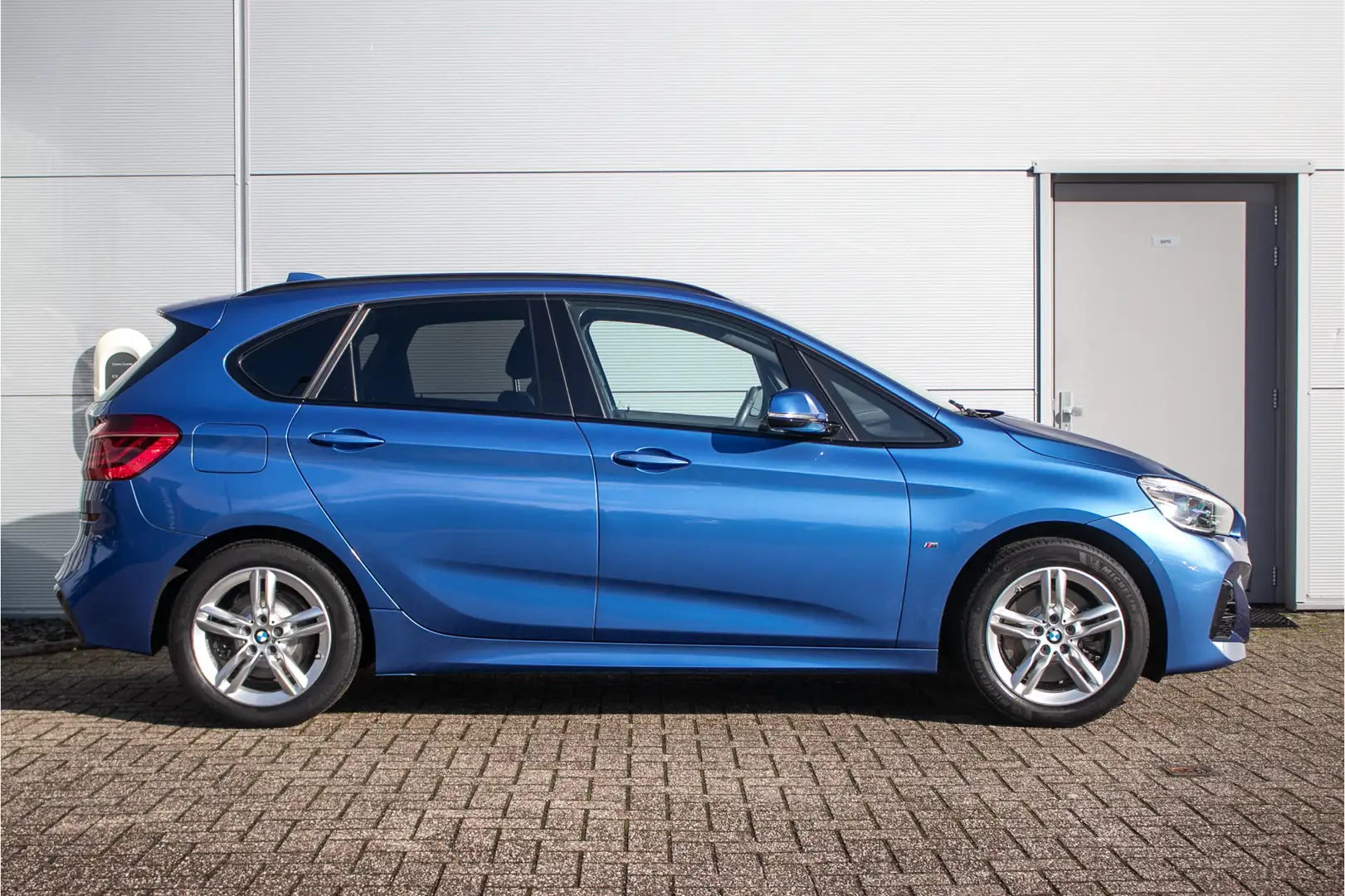 BMW 225 2-serie Active Tourer 225xe iPerformance High Exec Blauw - 2