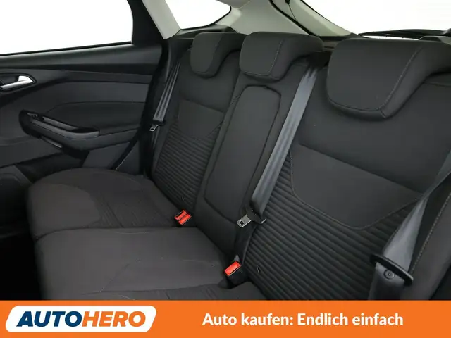 Ford Focus view 14