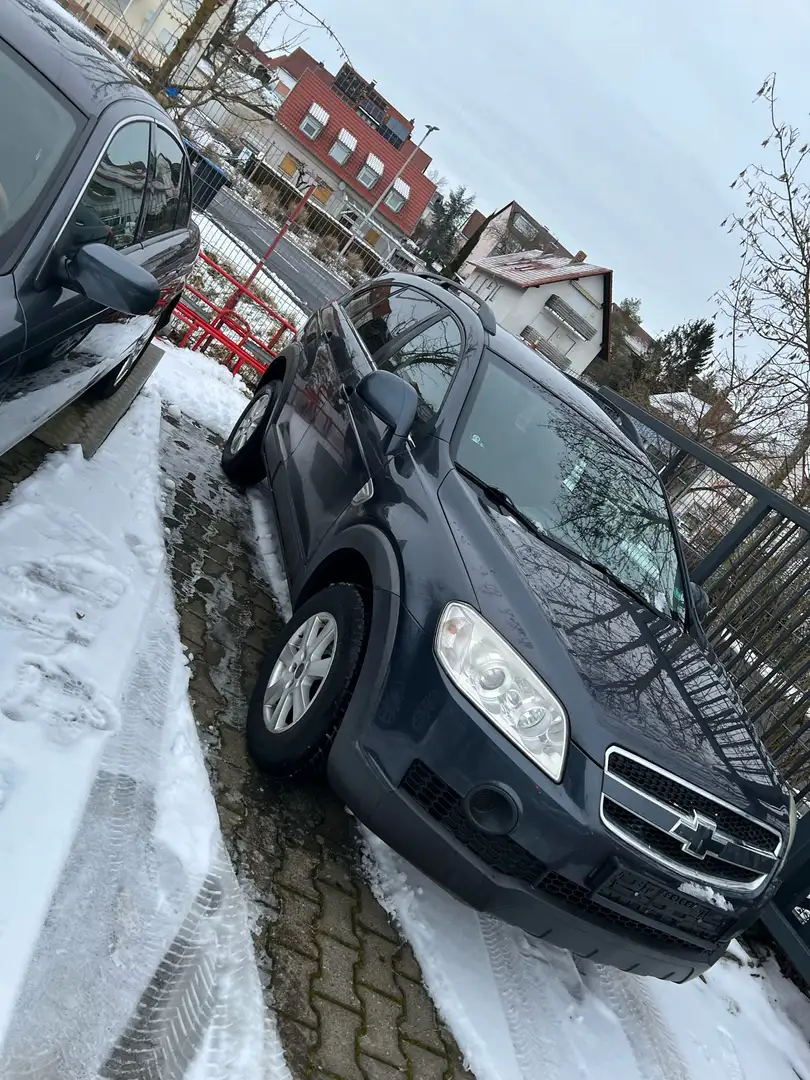 Chevrolet Captiva 2.4 2WD 5 Sitzer Gas LS Gris - 2