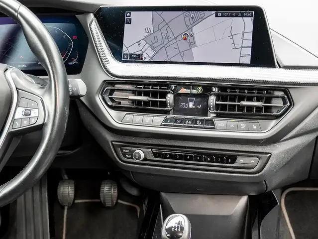 BMW 1 Series view 7