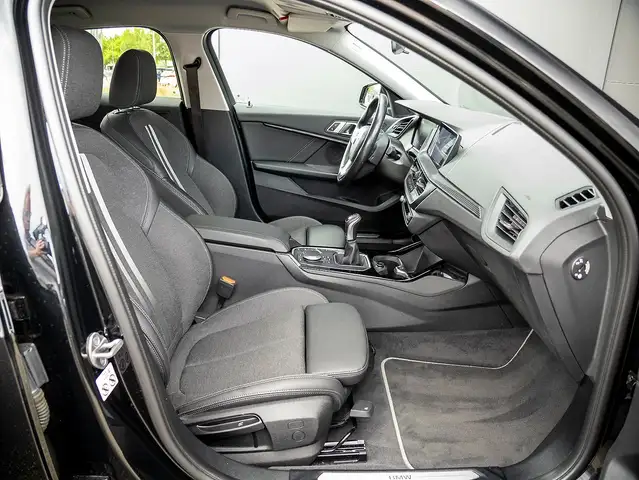 BMW 1 Series view 4