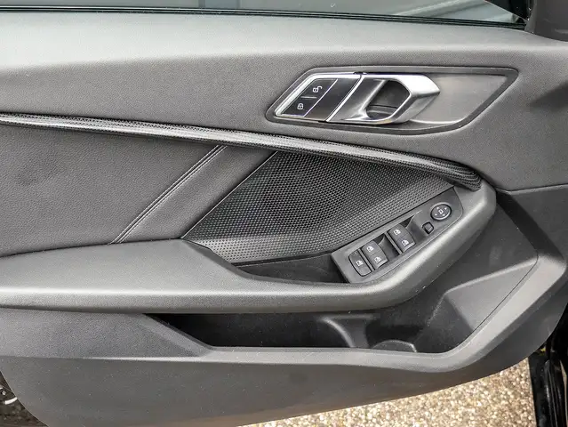 BMW 1 Series view 14