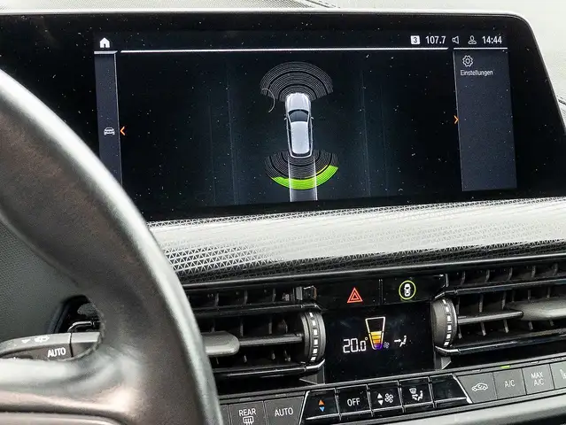 BMW 1 Series view 19