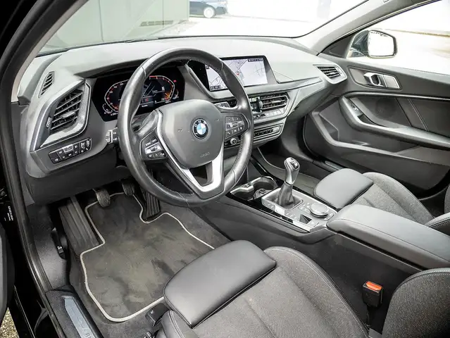 BMW 1 Series view 3