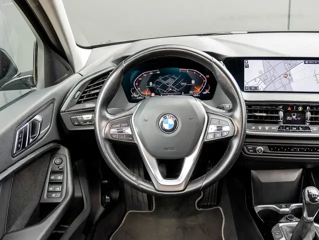 BMW 1 Series view 9