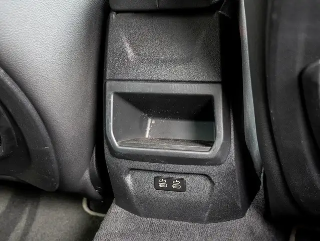 BMW 1 Series view 16
