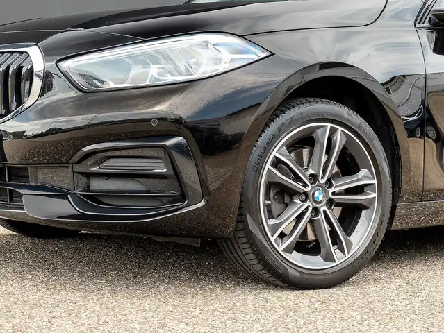 BMW 1 Series view 18