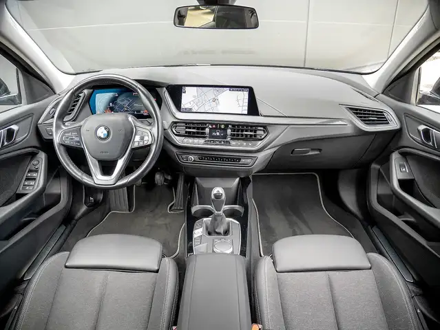BMW 1 Series view 5