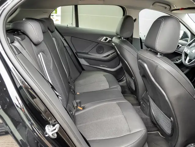 BMW 1 Series view 15