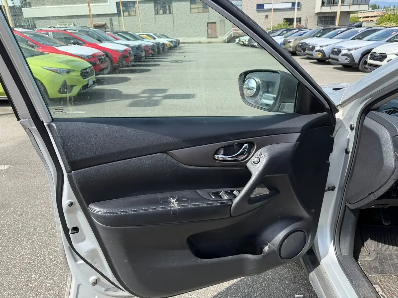 Nissan Rogue снимка Nissan Rogue