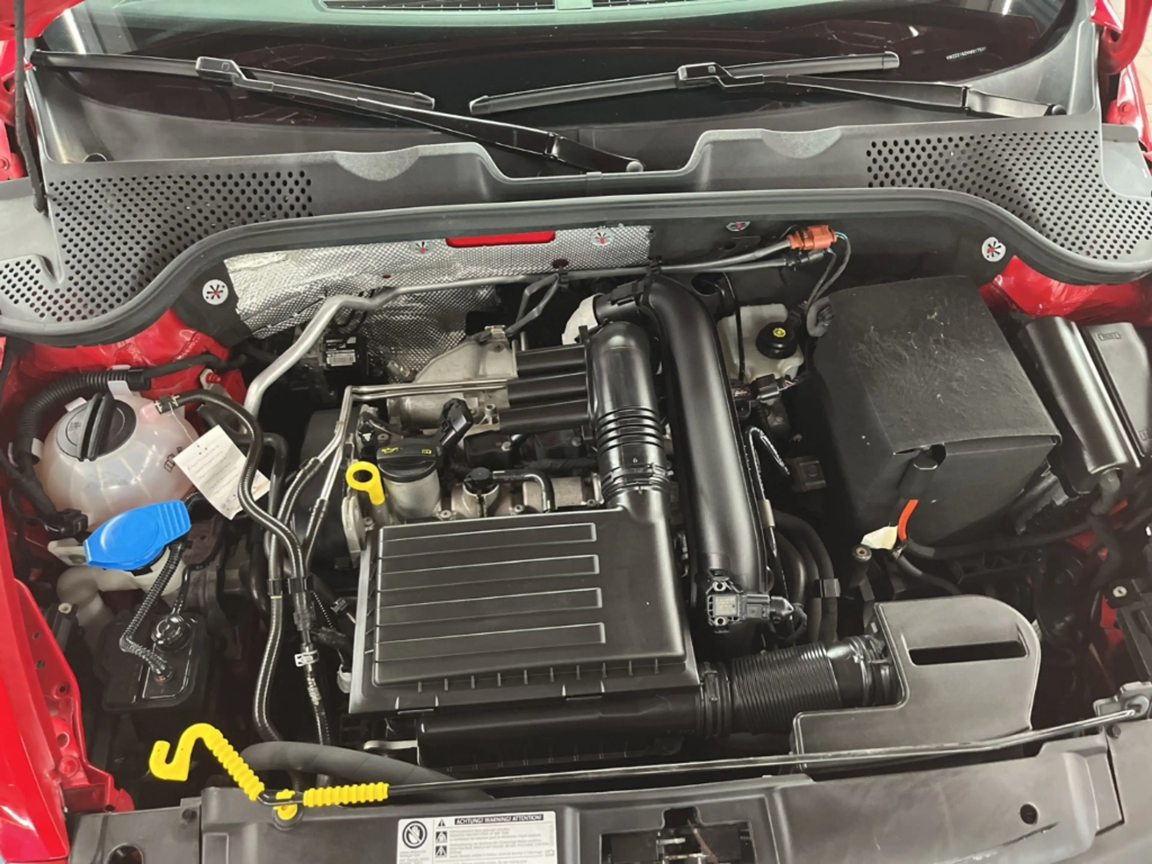Volkswagen Beetle Sound Cabriolet SOUND 1.2 TSI Navi Dyn. Kurvenlich — photo 12