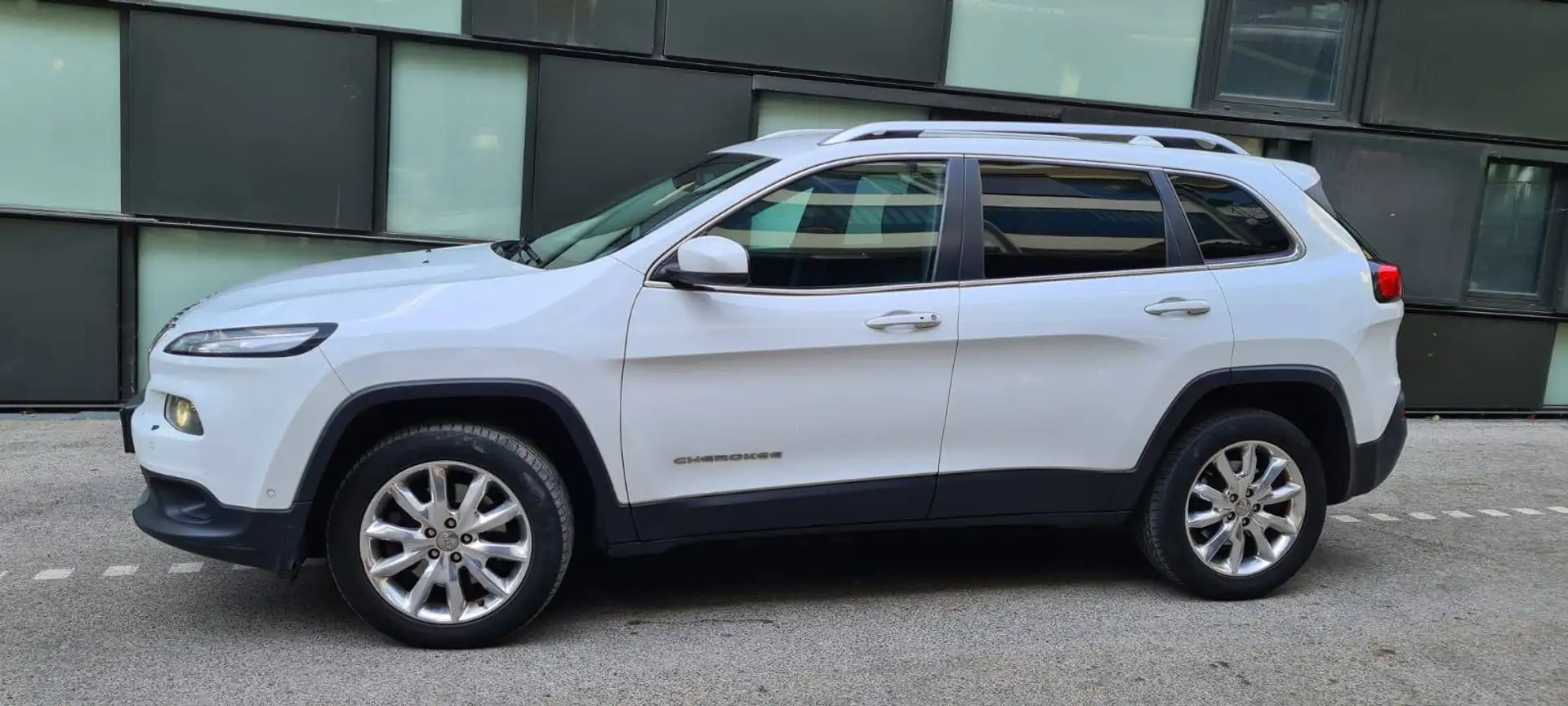 Jeep Cherokee Cherokee 2,0 MultiJet II AWD Limited Aut. Weiß - 2