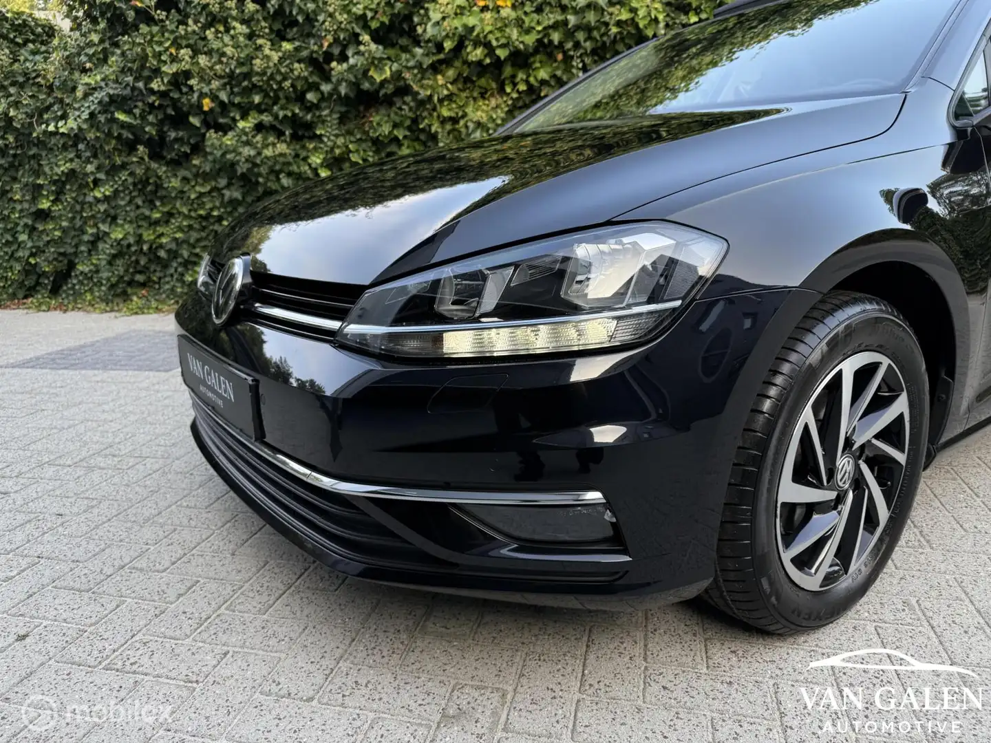 Volkswagen Golf 1.0 TSI Highline PANO|CLIMA|NAVI|2jaar Apk! Zwart - 2