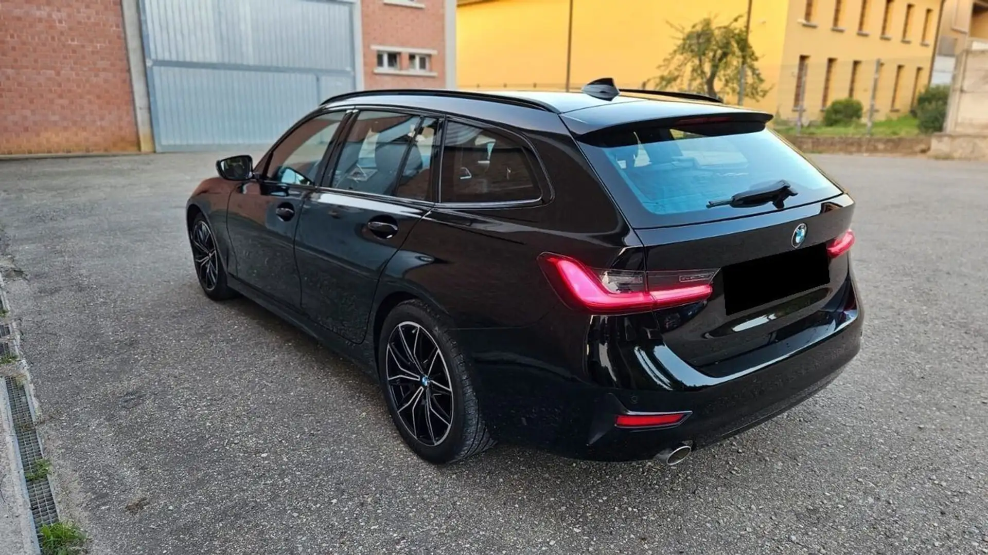 BMW 318 d Touring Business Edition Чорний - 2