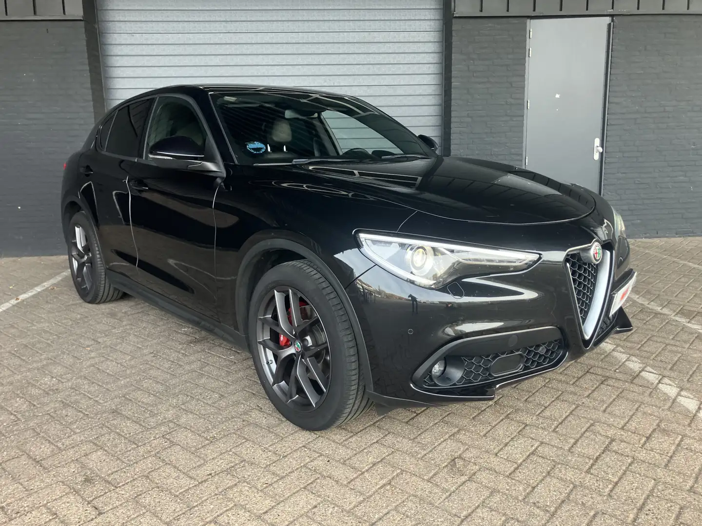 Alfa Romeo Stelvio 2.2d SUPER-XENON-LEDER-VOLL Noir - 1