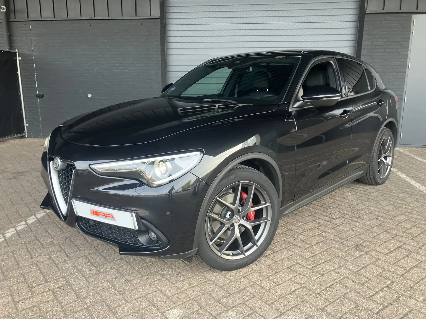 Alfa Romeo Stelvio 2.2d SUPER-XENON-LEDER-VOLL Noir - 2