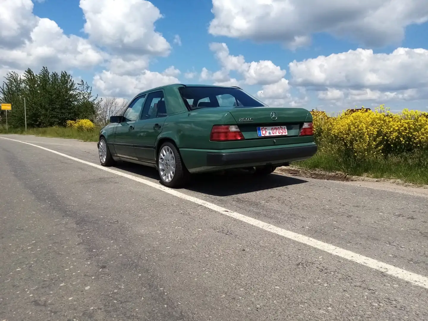 Mercedes-Benz 260 - 1