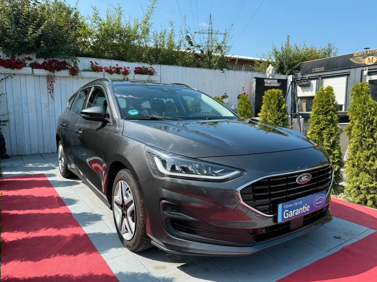 Ford Focus Turnier *AUT*NAVI*LED*TEMPO* Grau - 2