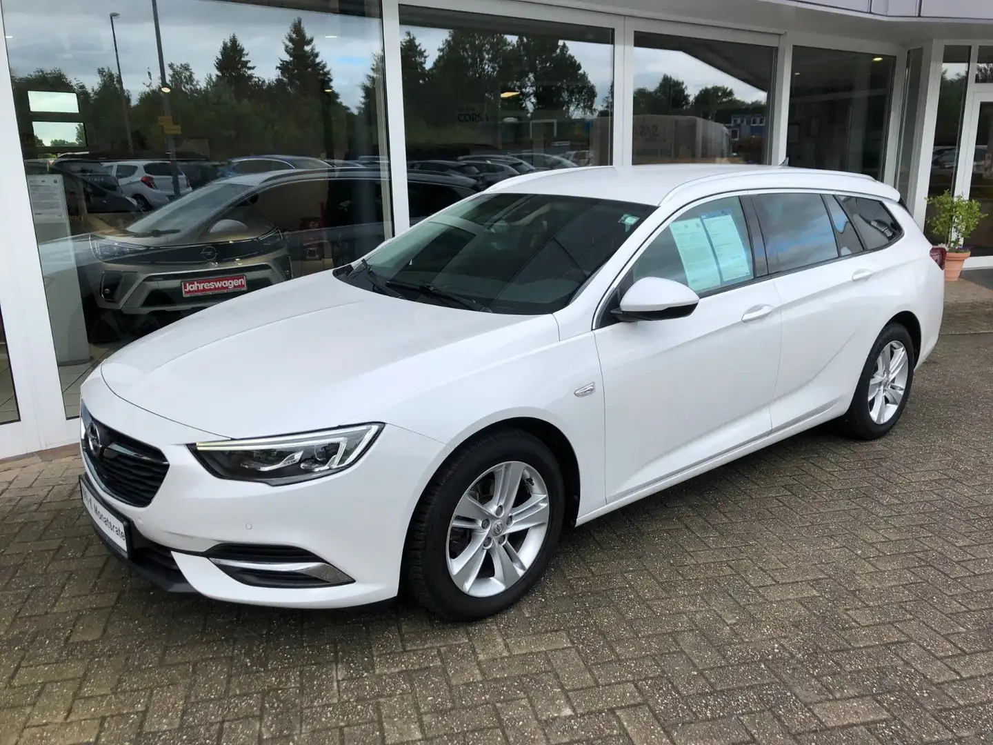 Opel Insignia B Sports Tourer Innovation Blanc - 1