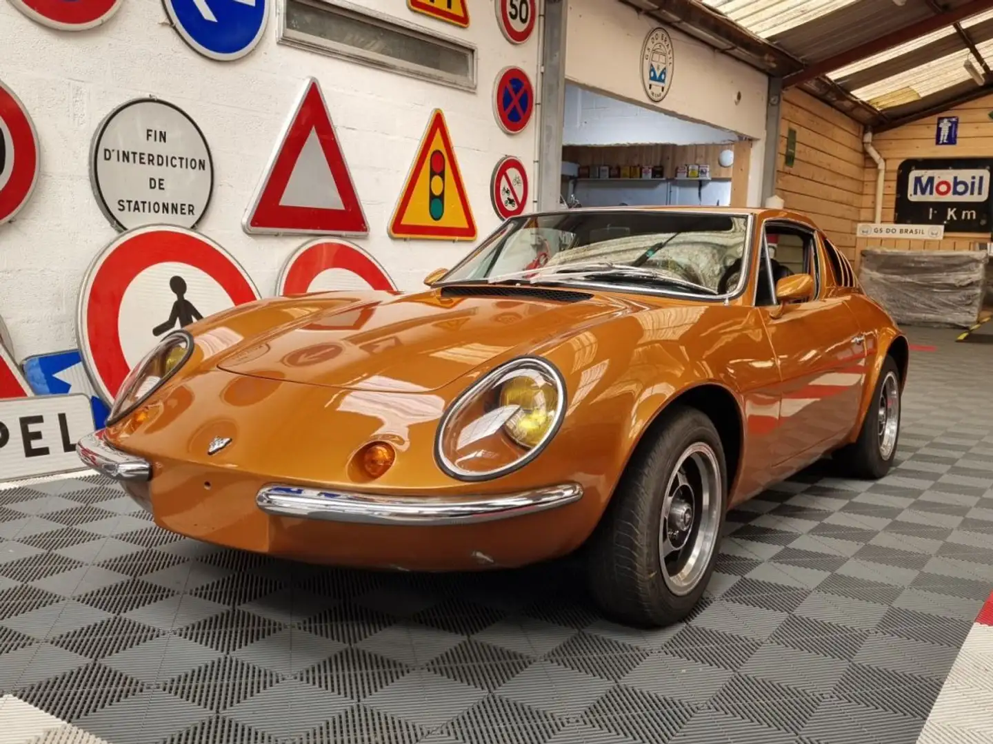 Oldtimer Puma Tubarão Or - 1