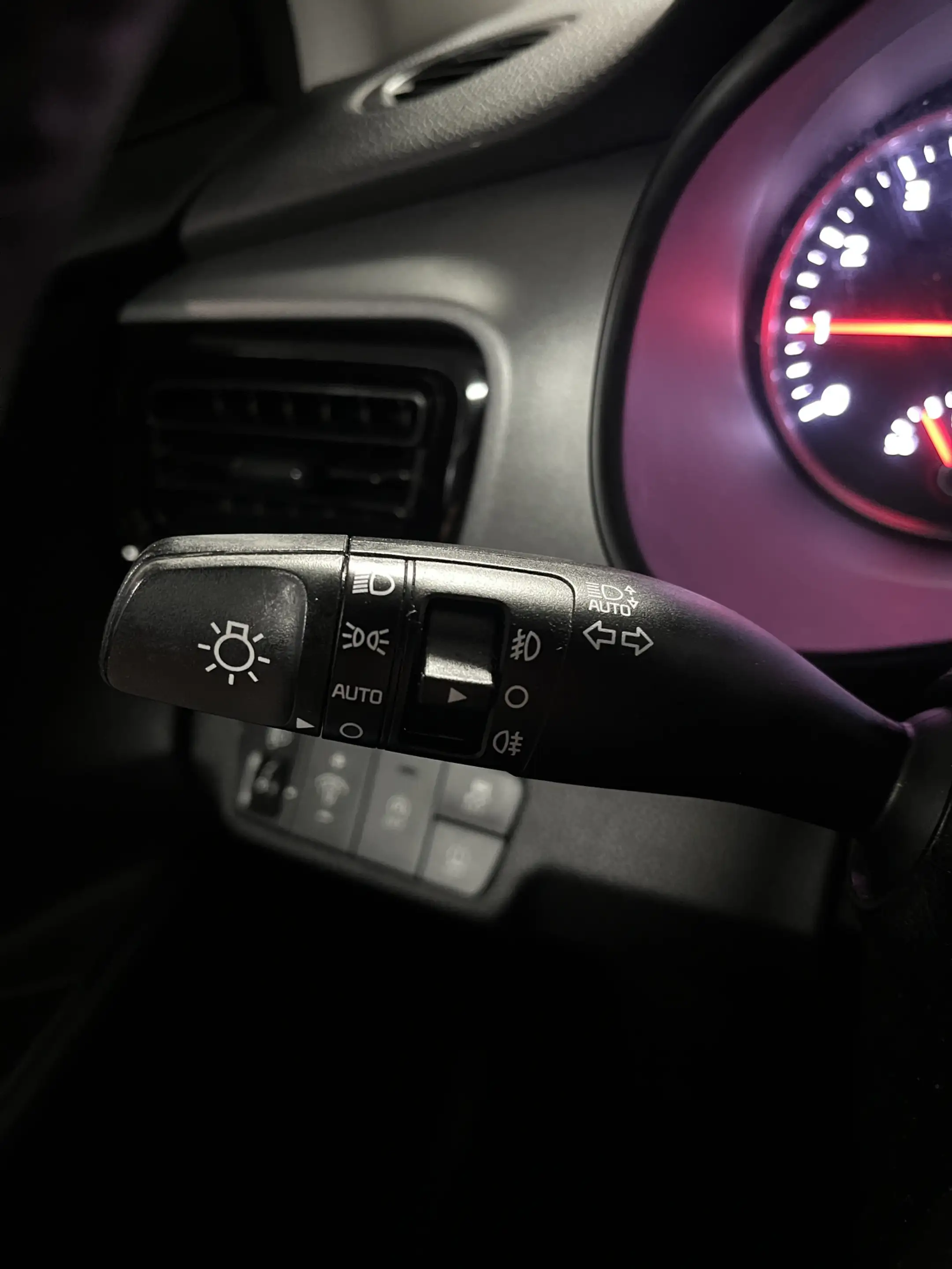Kia Stonic 1.0 T-GDi MHEV DynamicLine 1E EIGN/ECC/CAMERA/APPL — photo 24
