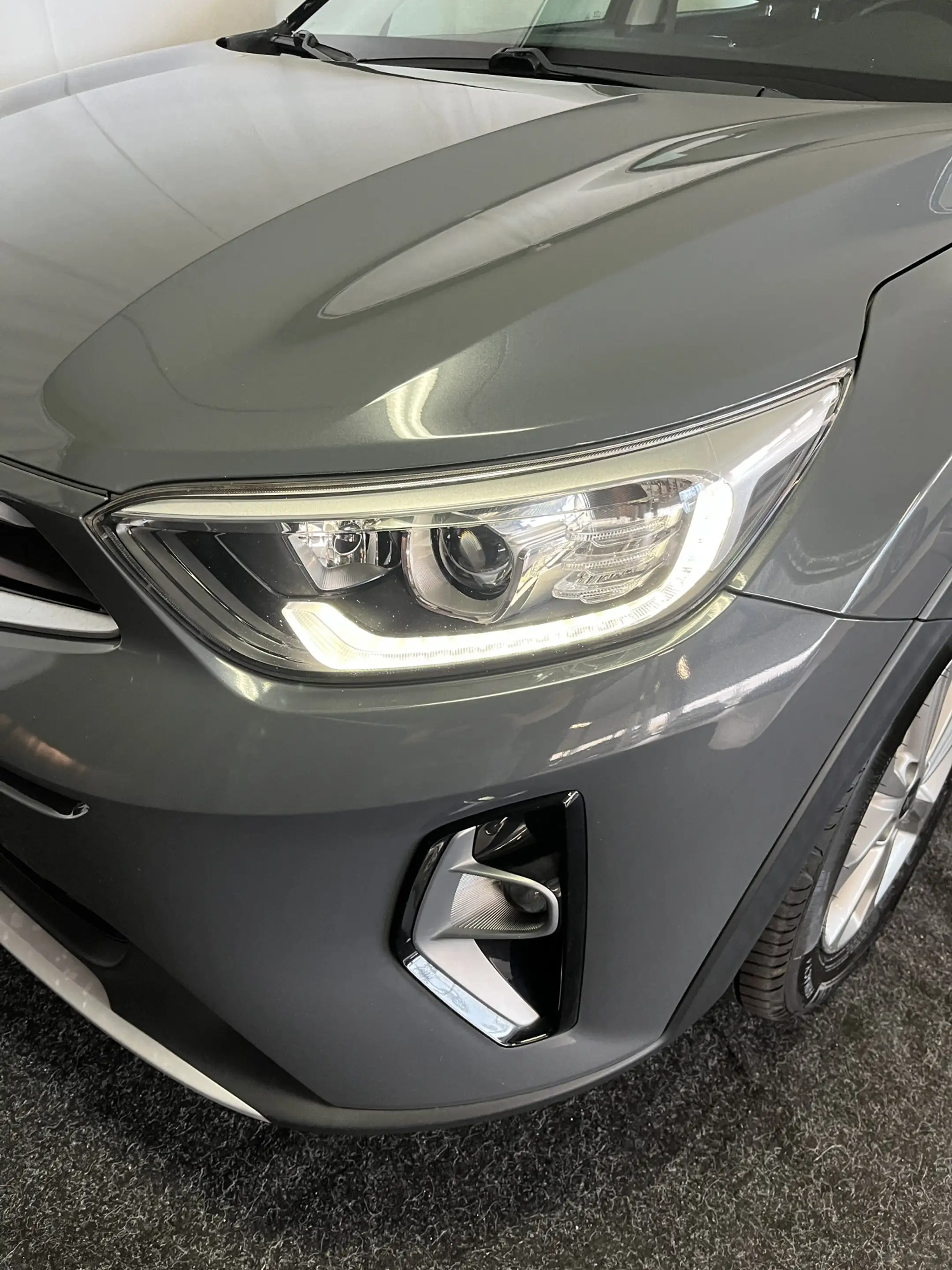 Kia Stonic 1.0 T-GDi MHEV DynamicLine 1E EIGN/ECC/CAMERA/APPL — photo 4