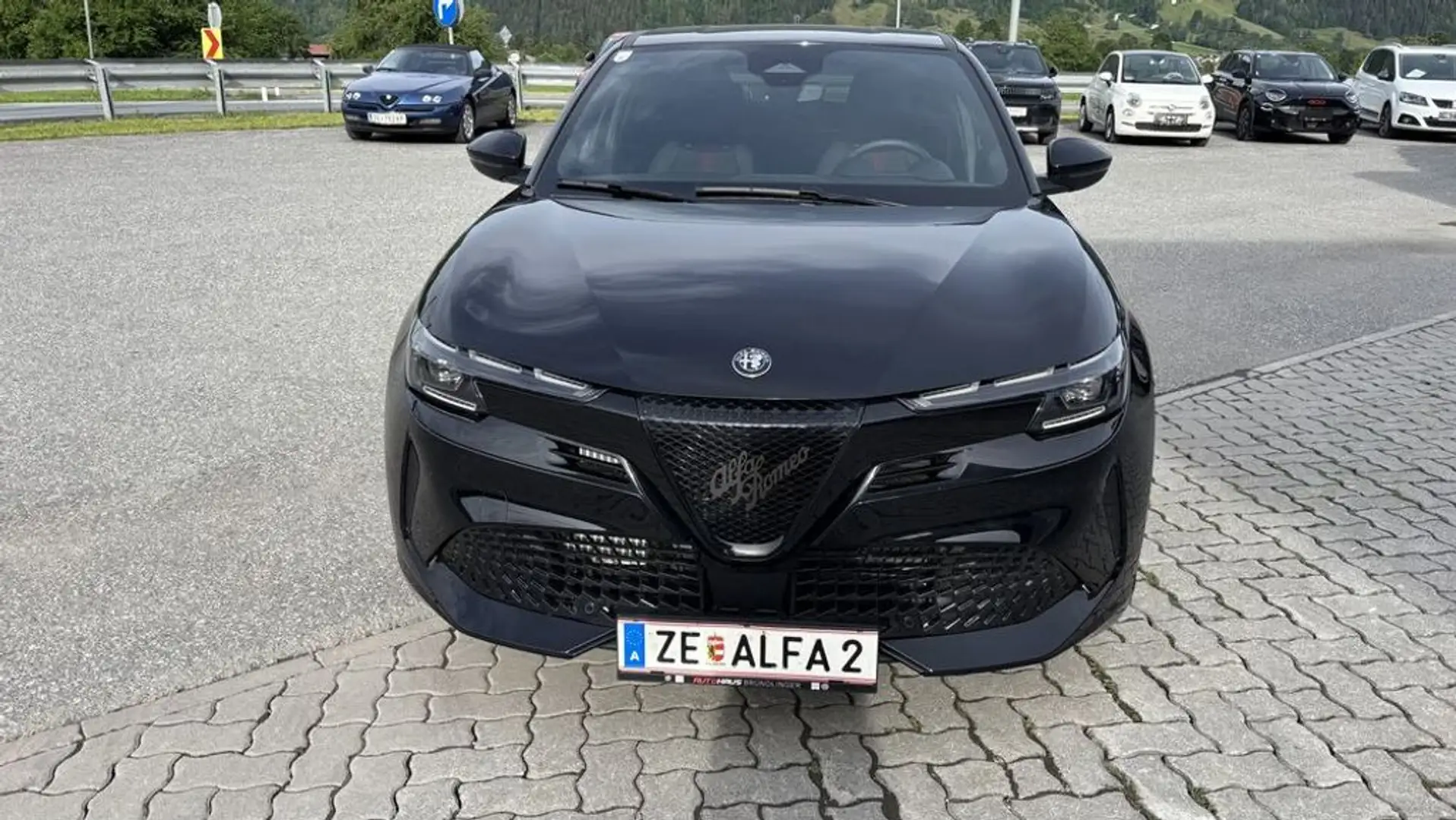Alfa Romeo Junior Ibrida 1.2 VGT 48-Hybrid 107 kW Ti Q4 Schwarz - 2