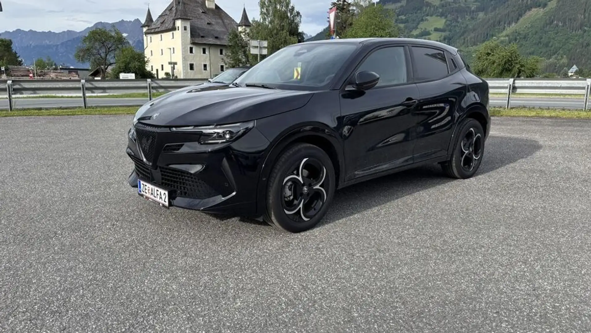 Alfa Romeo Junior Ibrida 1.2 VGT 48-Hybrid 107 kW Ti Q4 Schwarz - 1