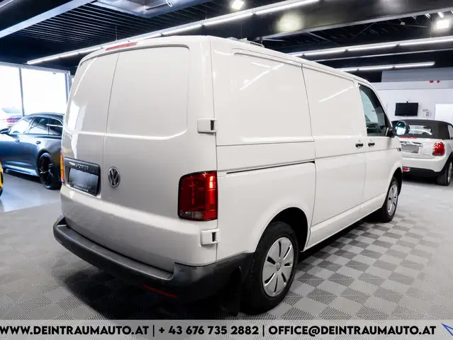 Volkswagen Transporter view 5