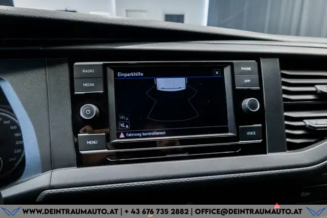 Volkswagen Transporter view 15