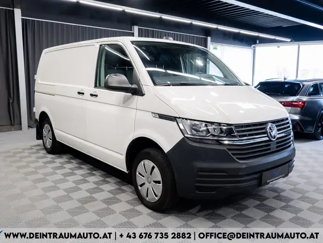 Volkswagen Transporter view 6