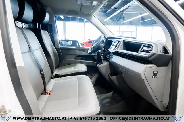 Volkswagen Transporter view 8
