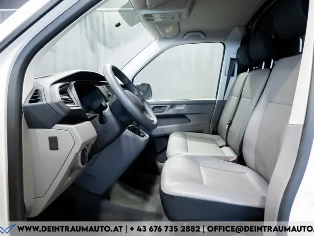 Volkswagen Transporter view 10