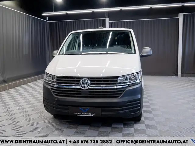Volkswagen Transporter view 7