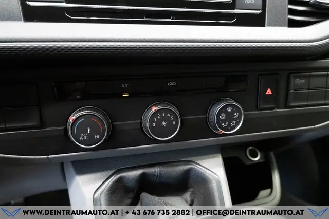 Volkswagen Transporter view 13