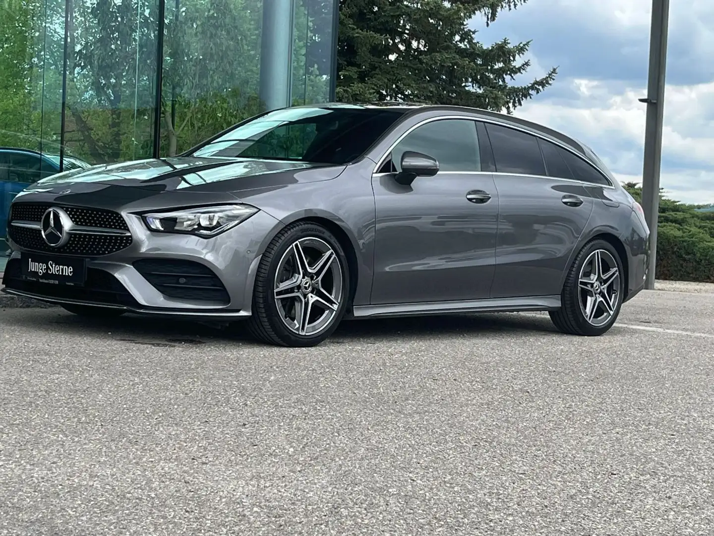 Mercedes-Benz CLA 200 d 4MATIC Shooting Brake AMG Line ParkAss. Grau - 1