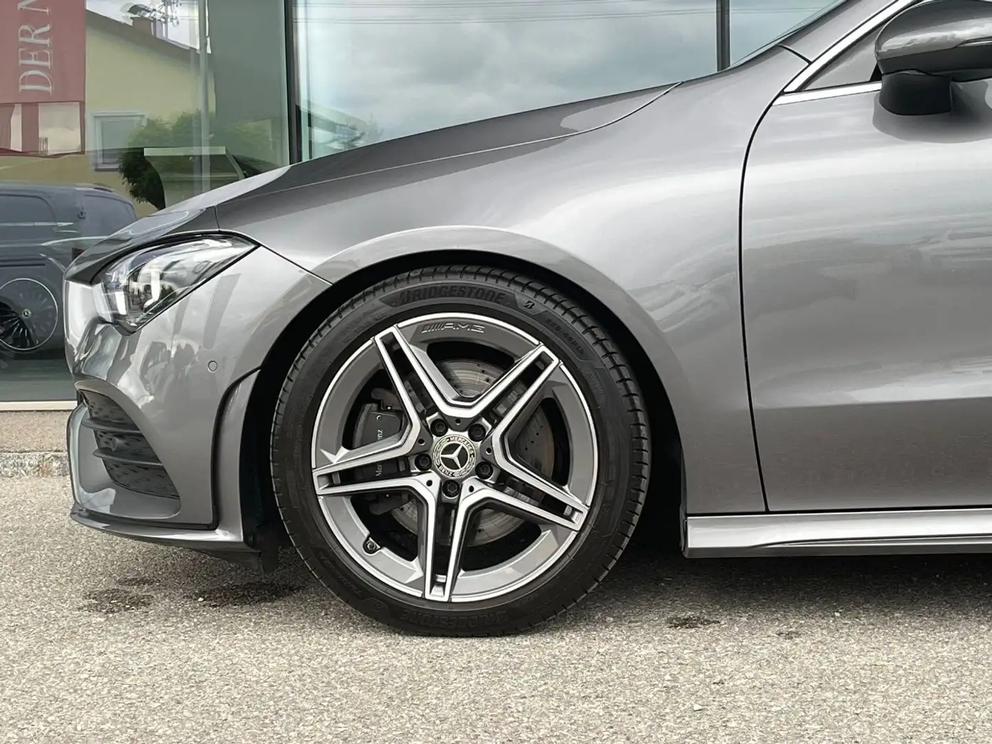 Mercedes-Benz CLA 200 d 4MATIC Shooting Brake AMG Line ParkAss. Grau - 2
