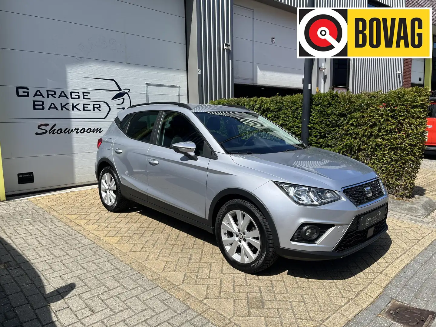 SEAT Arona 1.0 TSI Business Connect Automaat, Beats-Audio, St Grijs - 1