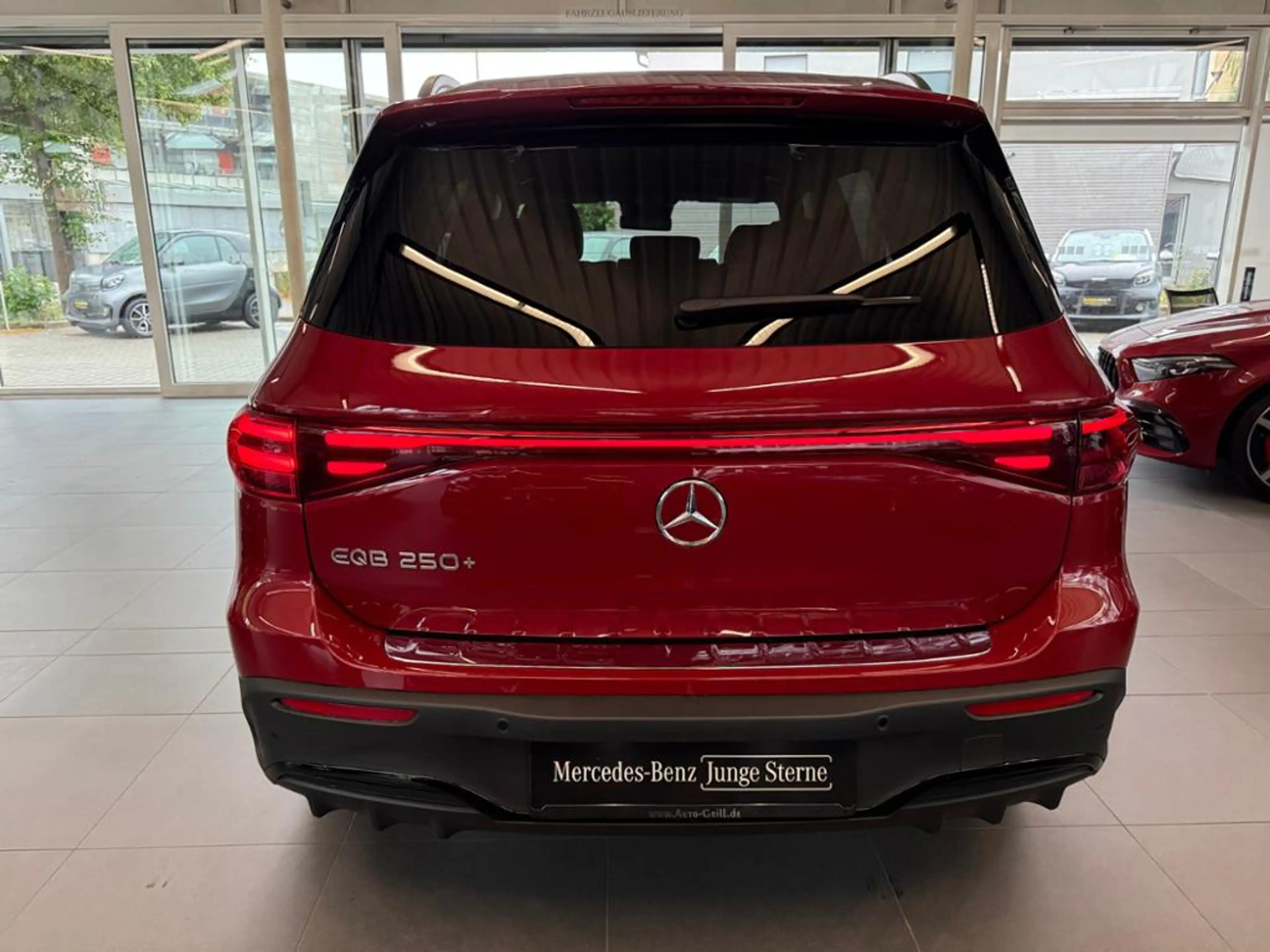 Mercedes-Benz EQB 250 + AMG Premium Leder 20 Zoll Burmester HuD — photo 8