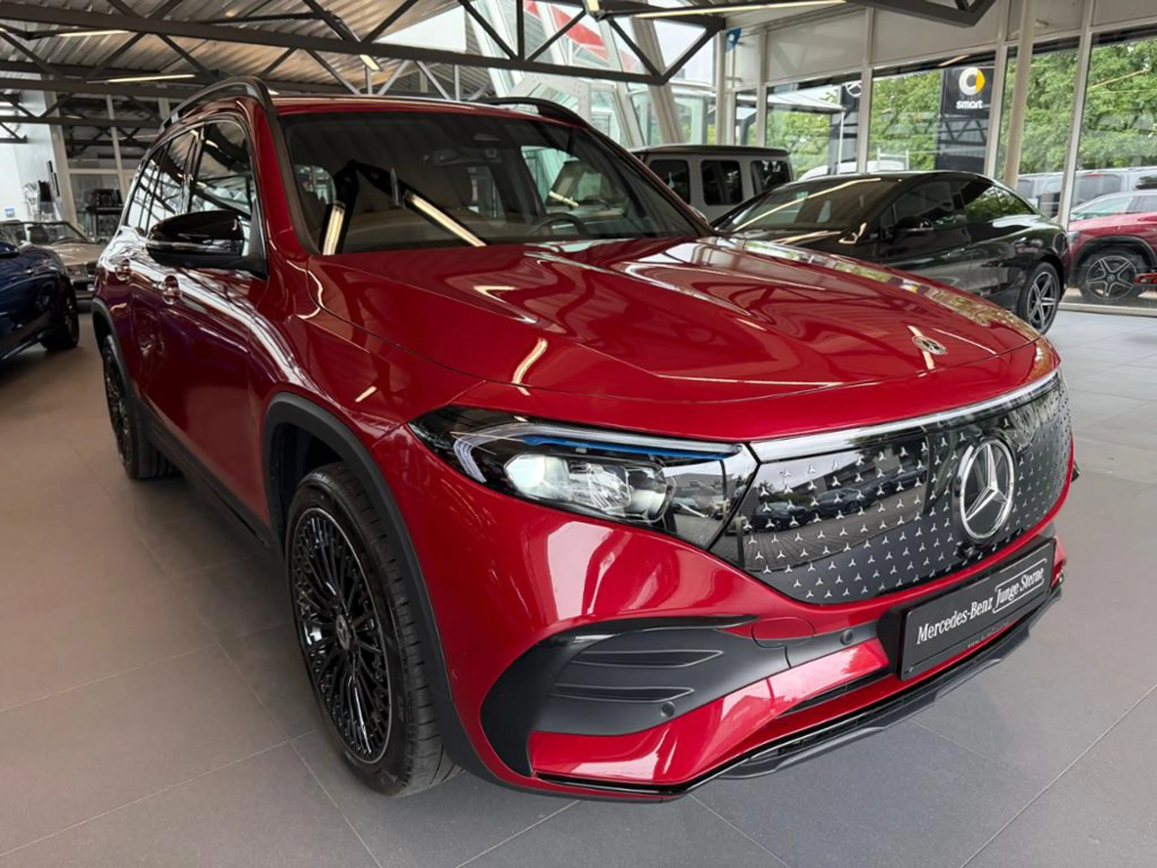Mercedes-Benz EQB 250 + AMG Premium Leder 20 Zoll Burmester HuD — photo 5