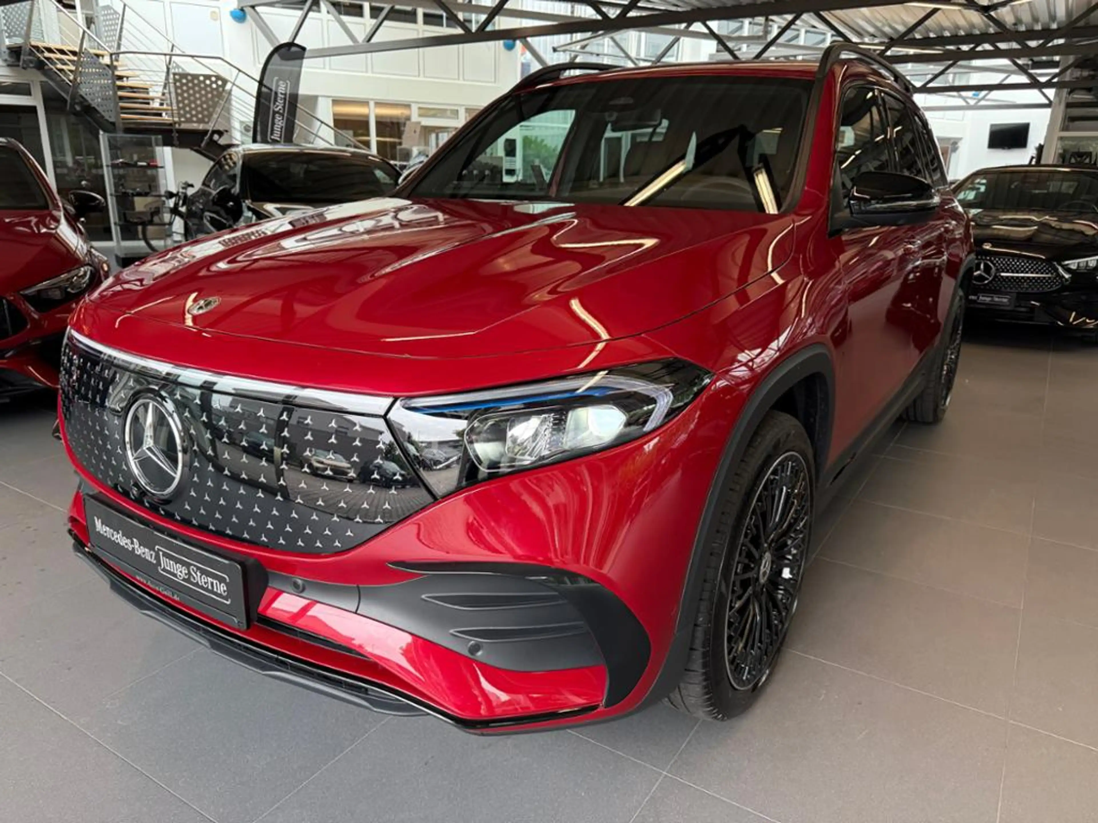 Mercedes-Benz EQB 250 + AMG Premium Leder 20 Zoll Burmester HuD — photo 2